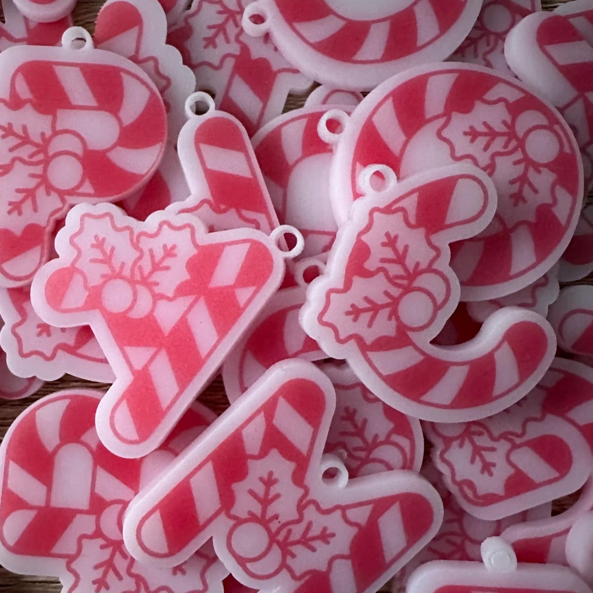 Acrylic Candy Cane Letters - GameOn.games